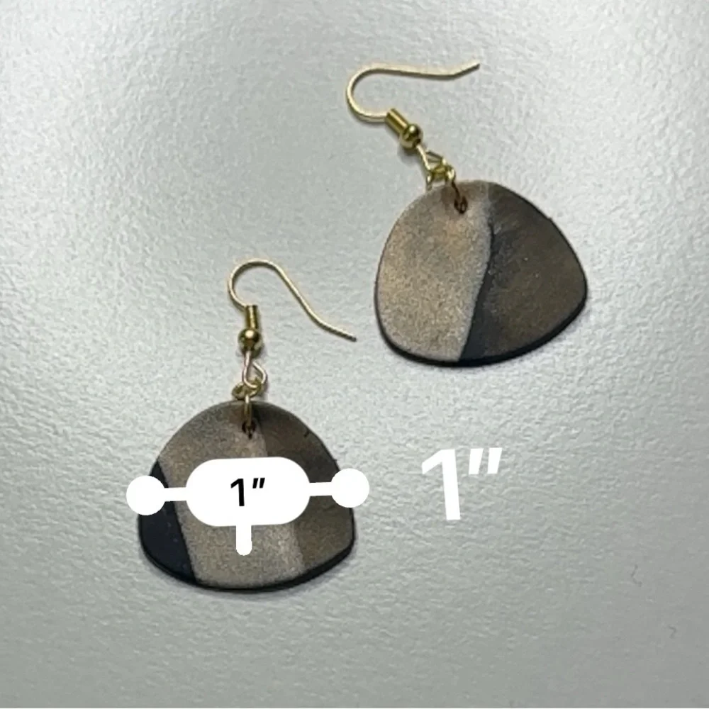 Polymer clay earrings 🖤